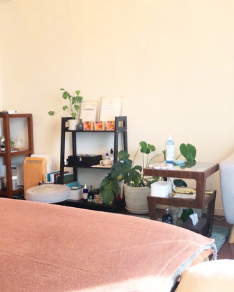 トリートメント中顔を動かしてもいい？